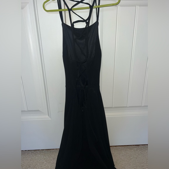 Mini black lulus dress worn twice size xs - Picture 2 of 2